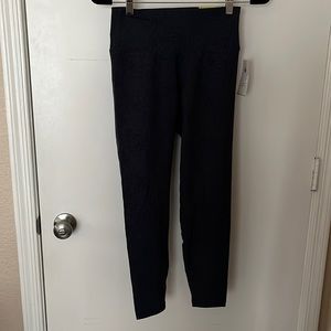 BRAND NEW old navy active 7/8 ankle leggings size medium